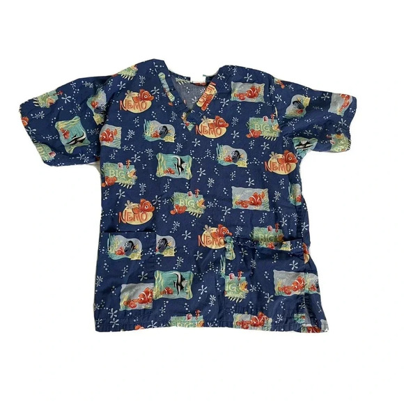 Disney Finding Nemo Womens Scrub Top Sz XS Medical Nurse Fish Pockets V Neck Vet - Picture 1 of 10